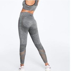 Seamless PINK leggings.